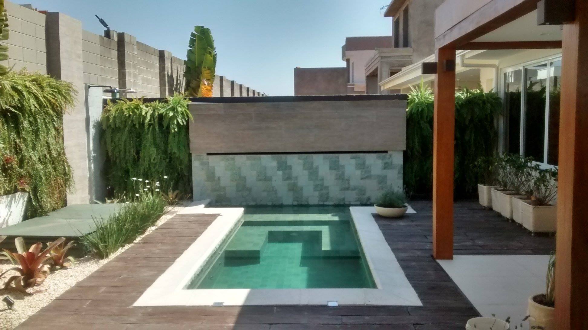 piscina prainha cascata e hidromassagem.jpg